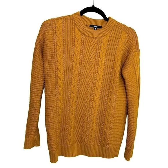 SALE💛 Uniqlo xs mustard sweater crew neck B1 - Picture 1 of 9